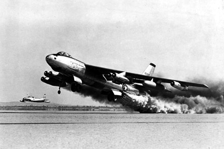Loại máy bay ném bom chiến lược B-47B của Mỹ thời Chiến tranh Lạnh..jpg